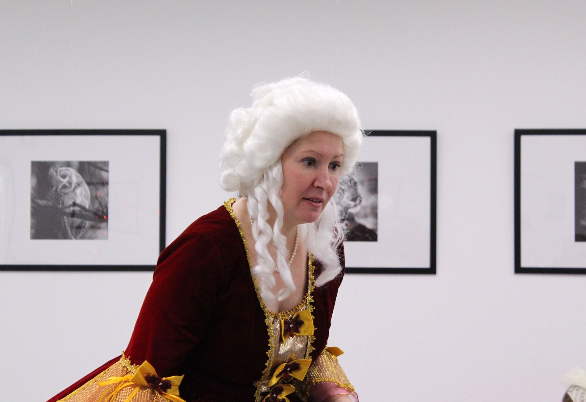 Costumed Interpreter in a white wig and queen costume representing Costumed Interpretation and Tour Guiding at Highcliffe Castle